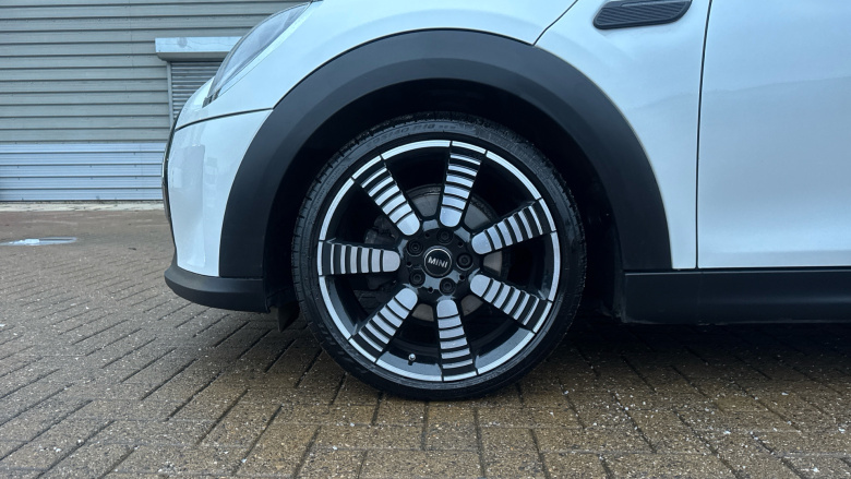 MINI Hatchback 1.5 Cooper Exclusive 5dr Auto Petrol Hatchback